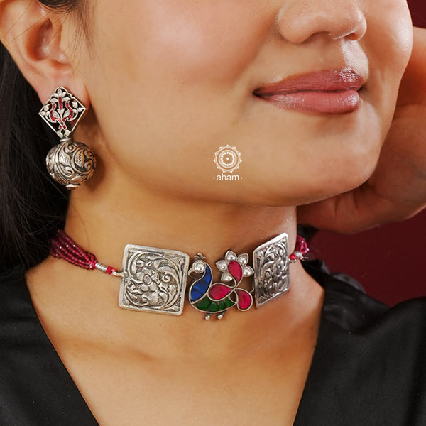 This stunning Ira Peacock Silver Choker features intricate kundan detailing, chitai highlights, and deep maroon beads. Crafted in silver, it adds a touch of elegance to both Western and Indian attire. Elevate your style with this versatile and beautiful neckpiece.Please note the earring is to be bought separately and not part of the choker.