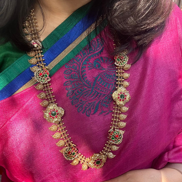 Dress like a queen with this long Rani har. We would recomend layering this piece with a short choker. Crafted in 92.5 sterling silver with gold polish. Perfect for weddings and family celebrations. Design that is classic and never goes out of style. 