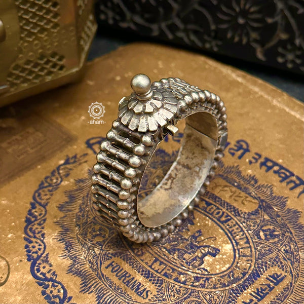 Vintage silver kadawith intricate work, handcraft by skilful artisans.Beautiful piece from a bygone era, that bring back memories and stories of that time.  The price is for one piece only.