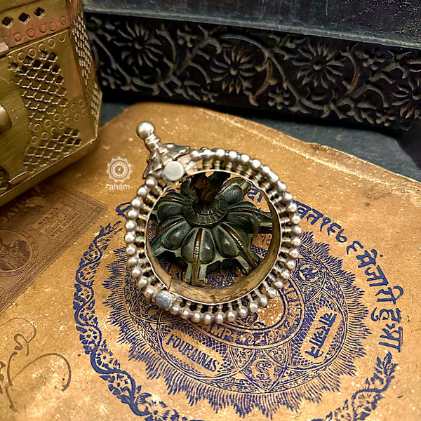 Vintage silver kadawith intricate work, handcraft by skilful artisans.Beautiful piece from a bygone era, that bring back memories and stories of that time.  The price is for one piece only.