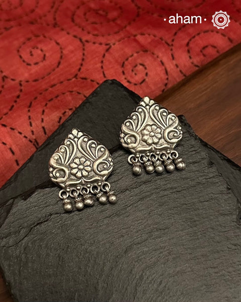 Earring handcrafted in 92.5 silver. 
An ode to the glorious state of Rajasthan. Perfect for everyday wear. 
