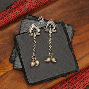 Beautiful peacock earring with ambi drops crafted in silver.  Simple designs with so much character in them, you will enjoy wearing these for a long time. 