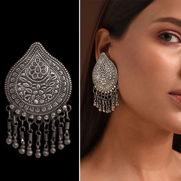 Mewad earrings handcrafted in 92.5 sterling silver. An ode to the glorious state of Rajasthan. Light weight great as everyday and ethnic wear. 
