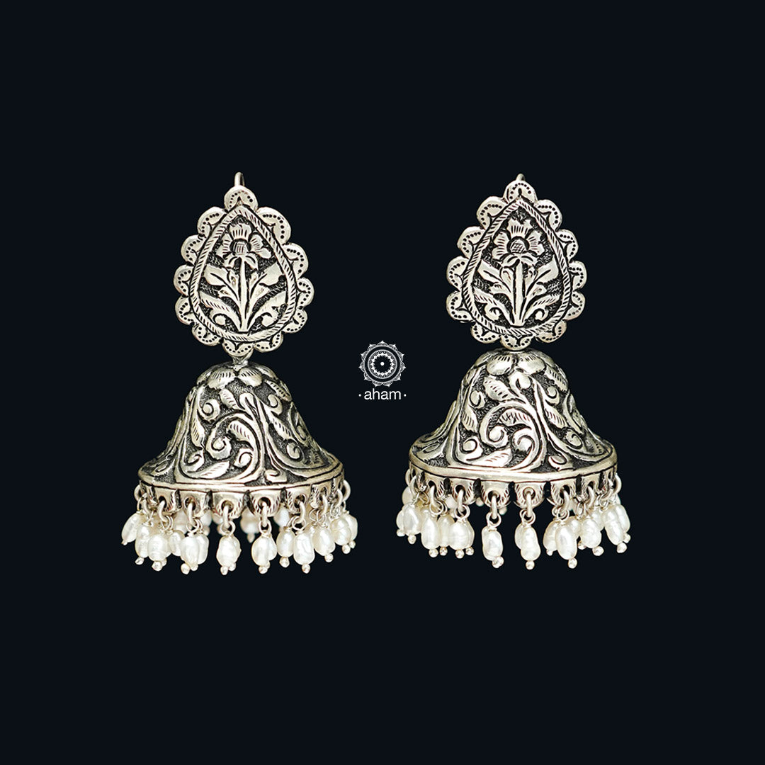 Handcrafted in 92.5 silver, Mewad Chitai Work Silver Jhumkies are perfect for adding a touch of traditional elegance to your outfit. With intricate chitai work detailing, these jhumkies make an ideal choice for special occasions or ethnic wear.