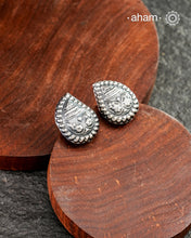 Silver Ambi Earring in 92.5.
An ode to the glorious state of Rajasthan.