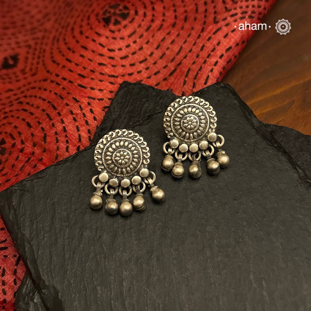 Mewad silver earrings handcrafted in 92.5 sterling silver.
Perfect, light weight, work wear earrings handcrafted in Jaipur, Rajasthan