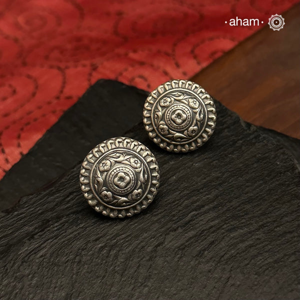 Mewad Earrings handcrafted in 92.5 sterling silver with beautiful floral patterns. 
Wear them to work or a casual evening out. They are so light weight that you will enjoy wearing them all day long. 
