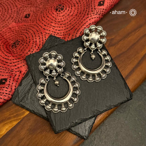 Expertly crafted in 92.5 silver, these Chandbali earrings feature a unique beaten texture. Light weight and versatile, they complement both traditional and western outfits. Elevate your style with these Mewad earrings. 

