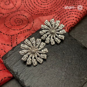 Mewad silver earrings handcrafted in 92.5 sterling silver with beautiful parrots.

An ode to the glorious state of&nbsp; Rajasthan. Light weight, great as everyday and ethnic wear.