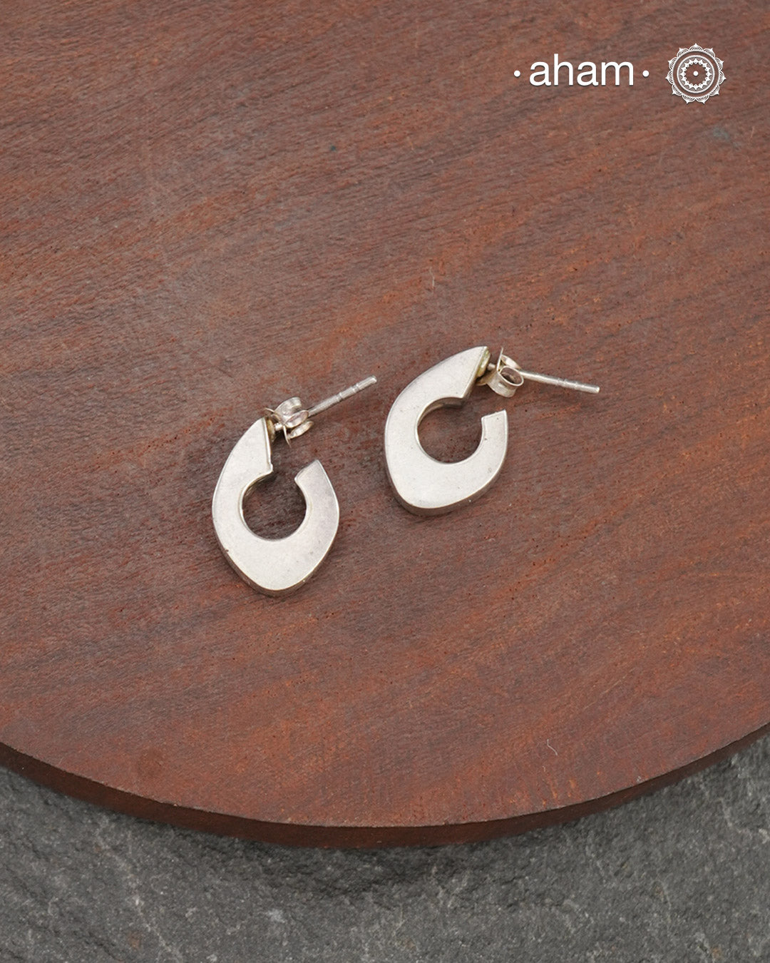 Mini Silver hoop looking earring crafted in 92.5 silver. great for everyday wear.