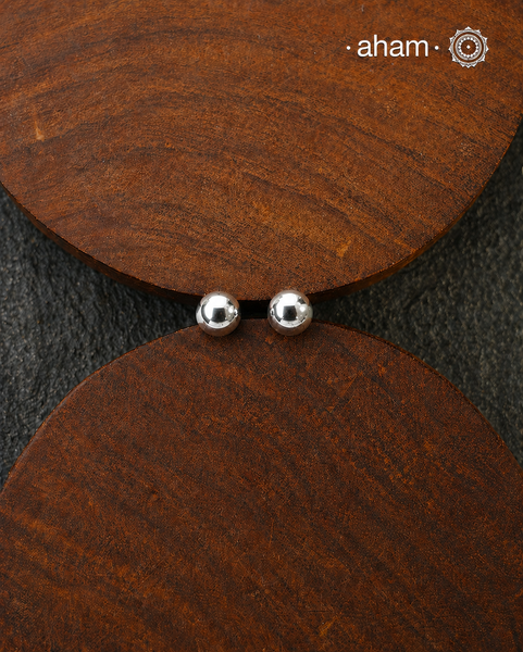 Beautiful earrings crafted in 92.5 silver, perfect for those who like to wear minimal jewellery. Also works great as earrings for the second piercing on the ear.