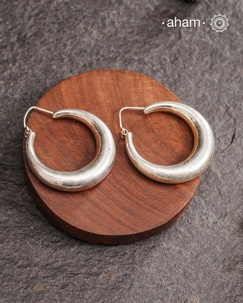 Mewad bali earrings handcrafted in 92.5 sterling silver. Light weight classic hoops that look great with both ethnic and work wear.