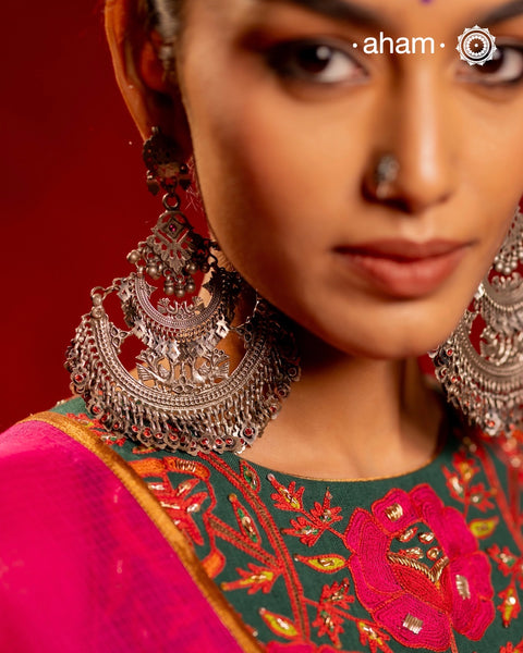 These Statement Silver Chandbali Earrings feature a bold, large design that commands attention. Expertly crafted in silver, they combine traditional crescent shapes with a contemporary edge, making them ideal for elevating your look with a sophisticated yet striking accessory. Perfect for those who value both craftsmanship and standout style.