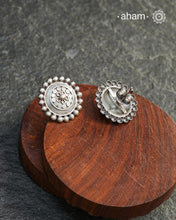 Mewad  Silver Studs