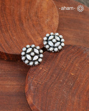 These handcrafted 92.5 silver earrings are adorned with pearls, making them the perfect accessory for everyday or work wear. Their versatile style makes them suitable for any outfit, giving you an elegant and timeless look.