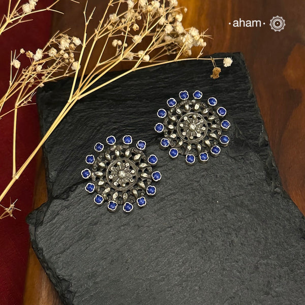 Beautiful silver studs with cut work center and Lapiz coloured stone highlights. Crafted in 92.5 silver, these are a great addition to your wadrobe.