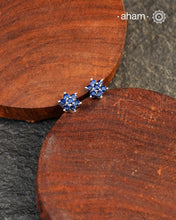 Beautiful silver studs with coloured stone highlights. Crafted in 92.5 silver, these are a great addition to your wardrobe.&nbsp;