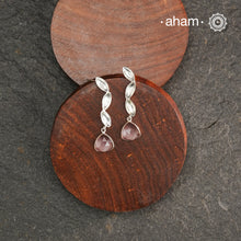 Contemporary light weight earrings in 92.5 silver and semi precious stone drop.
Minimalist work wear jewellery.Perfect wear from Dawn to Dusk