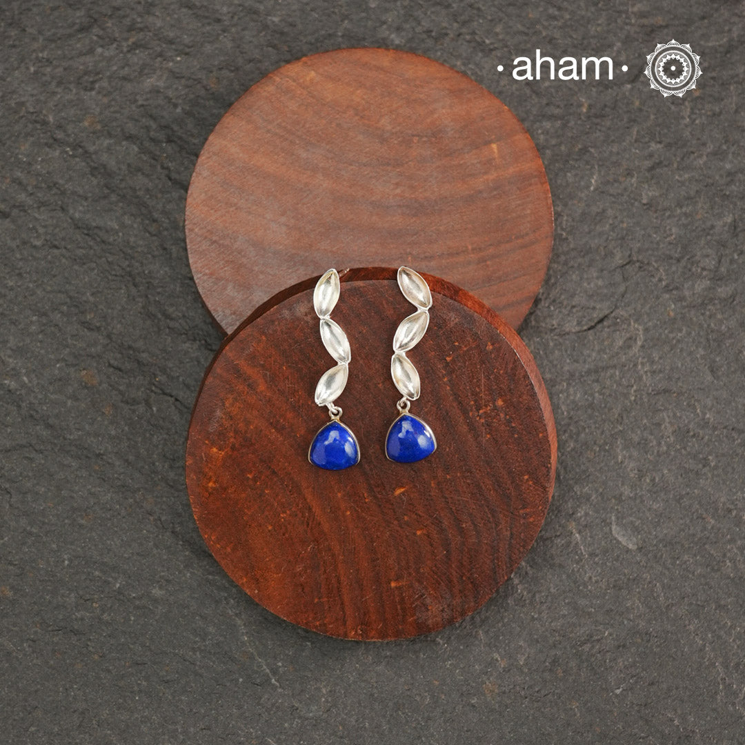 Contemporary light weight earrings in 92.5 silver and semi precious stone drop.
Minimalist work wear jewellery.Perfect wear from Dawn to Dusk