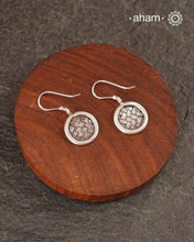 Contemporary light weight earrings in 92.5 silver. Minimalist work wear jewellery.
Perfect wear from Dawn to Dusk.