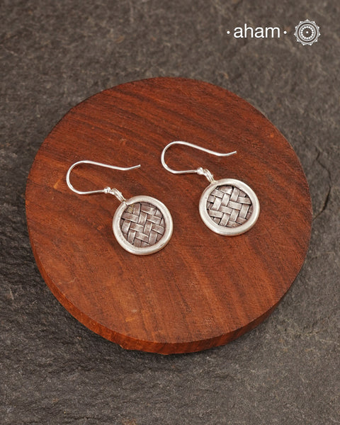 Contemporary light weight earrings in 92.5 silver. Minimalist work wear jewellery.
Perfect wear from Dawn to Dusk.