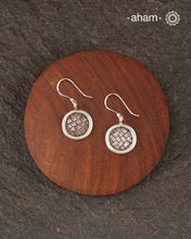 Contemporary light weight earrings in 92.5 silver. Minimalist work wear jewellery.
Perfect wear from Dawn to Dusk.