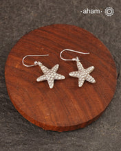 Contemporary light weight earrings in 92.5 silver. Minimalist work wear jewellery.
Perfect wear from Dawn to Dusk.