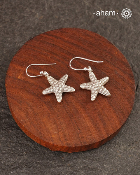 Contemporary light weight earrings in 92.5 silver. Minimalist work wear jewellery.
Perfect wear from Dawn to Dusk.
