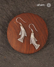 Contemporary light weight earrings in 92.5 silver. Minimalist work wear jewellery.
Perfect wear from Dawn to Dusk.