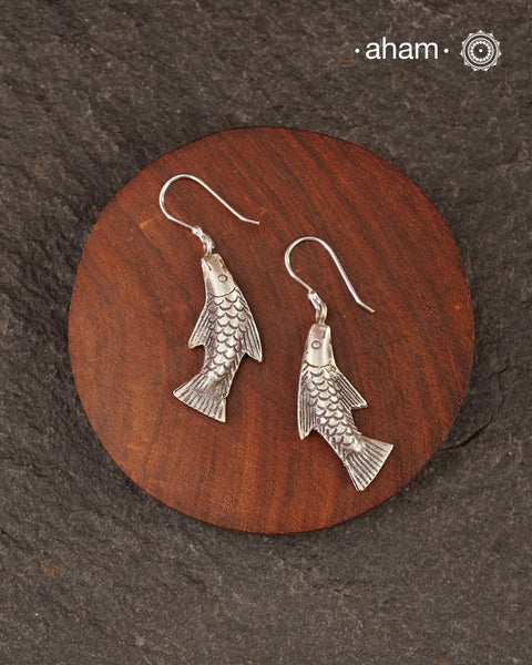 Contemporary light weight earrings in 92.5 silver. Minimalist work wear jewellery.
Perfect wear from Dawn to Dusk.