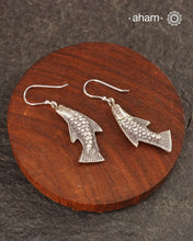 Contemporary light weight earrings in 92.5 silver. Minimalist work wear jewellery.
Perfect wear from Dawn to Dusk.
