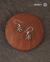 Contemporary light weight earrings in 92.5 silver. Minimalist work wear jewellery.
Perfect wear from Dawn to Dusk.