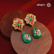 Detailed Kundan&nbsp;earrings with a beautiful green inlay work green drop.
Crafted in 92.5 sterling silver with Gold polish.  Perfect for festivities and occassions.