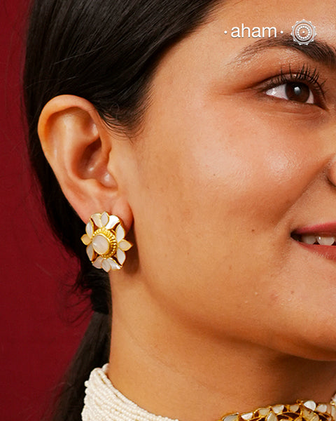 Embrace the allure of timeless elegance with Aham Jewellery’s latest Mother of Pearl collection, a radiant choice for festive celebrations and weddings. Each piece is crafted in 92.5 silver and adorned with a luxurious gold polish, capturing the iridescent beauty of mother of pearl.