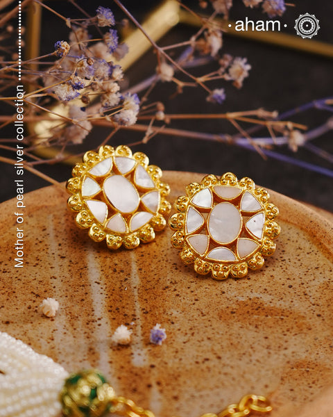 Embrace the allure of timeless elegance with Aham Jewellery’s latest Mother of Pearl collection, a radiant choice for festive celebrations and weddings. Each piece is crafted in 92.5 silver and adorned with a luxurious gold polish, capturing the iridescent beauty of mother of pearl.
