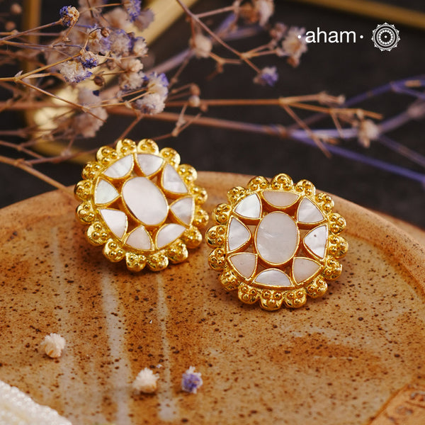 Embrace the allure of timeless elegance with Aham Jewellery’s latest Mother of Pearl collection, a radiant choice for festive celebrations and weddings. Each piece is crafted in 92.5 silver and adorned with a luxurious gold polish, capturing the iridescent beauty of mother of pearl.