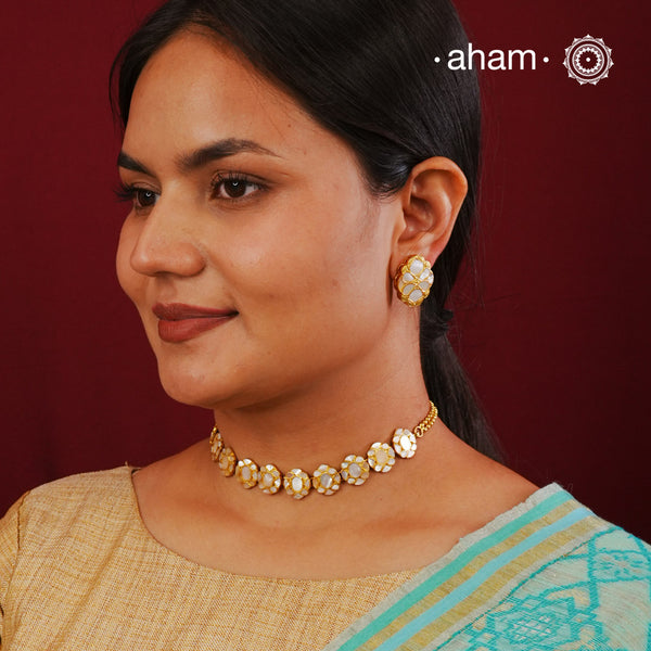 Embrace the allure of timeless elegance with Aham Jewellery’s latest Mother of Pearl collection, a radiant choice for festive celebrations and weddings. Each piece is crafted in 92.5 silver and adorned with a luxurious gold polish, capturing the iridescent beauty of mother of pearl.