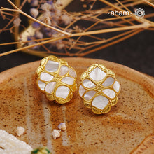 Embrace the allure of timeless elegance with Aham Jewellery’s latest Mother of Pearl collection, a radiant choice for festive celebrations and weddings. Each piece is crafted in 92.5 silver and adorned with a luxurious gold polish, capturing the iridescent beauty of mother of pearl.