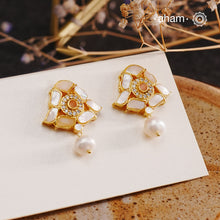 Embrace the allure of timeless elegance with Aham Jewellery’s latest Mother of Pearl collection, a radiant choice for festive celebrations and weddings. Each piece is crafted in 92.5 silver and adorned with a luxurious gold polish, capturing the iridescent beauty of mother of pearl.