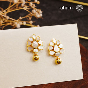 Embrace the allure of timeless elegance with Aham Jewellery’s latest Mother of Pearl collection, a radiant choice for festive celebrations and weddings.
The earrings are crafted in 92.5 silver and adorned with a luxurious gold polis
This collection is designed with festivities, bridesmaids, and destination weddings in mind, offering a versatile blend of tradition and contemporary charm. Ideal for those seeking an ethereal statement, our Mother of Pearl collection brings sophistication to every celebration.