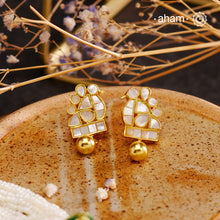 Embrace the allure of timeless elegance with Aham Jewellery’s latest Mother of Pearl collection, a radiant choice for festive celebrations and weddings. Each piece is crafted in 92.5 silver and adorned with a luxurious gold polish, capturing the iridescent beauty of mother of pearl.