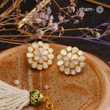 Embrace the allure of timeless elegance with Aham Jewellery’s latest Mother of Pearl collection, a radiant choice for festive celebrations and weddings. Each piece is crafted in 92.5 silver and adorned with a luxurious gold polish, capturing the iridescent beauty of mother of pearl.