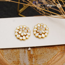 Embrace the allure of timeless elegance with Aham Jewellery’s latest Mother of Pearl collection, a radiant choice for festive celebrations and weddings. Each piece is crafted in 92.5 silver and adorned with a luxurious gold polish, capturing the iridescent beauty of mother of pearl.