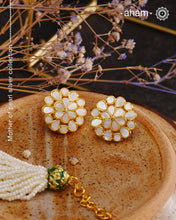 Embrace the allure of timeless elegance with Aham Jewellery’s latest Mother of Pearl collection, a radiant choice for festive celebrations and weddings. Each piece is crafted in 92.5 silver and adorned with a luxurious gold polish, capturing the iridescent beauty of mother of pearl.