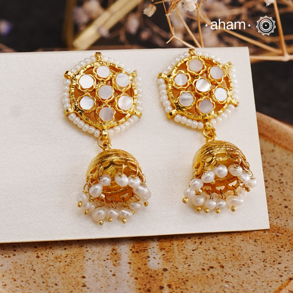 Embrace the allure of timeless elegance with Aham Jewellery’s latest Mother of Pearl collection, a radiant choice for festive celebrations and weddings. Each piece is crafted in 92.5 silver and adorned with a luxurious gold polish, capturing the iridescent beauty of mother of pearl.