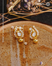 Embrace the allure of timeless elegance with Aham Jewellery’s latest Mother of Pearl collection, a radiant choice for festive celebrations and weddings. Each piece is crafted in 92.5 silver and adorned with a luxurious gold polish, capturing the iridescent beauty of mother of pearl.
