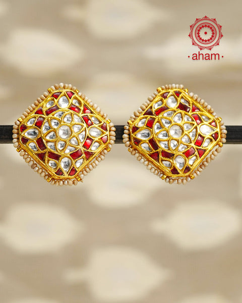Expertly crafted with intricate kundan work, these festive gold polish studs are made from 92.5 sterling silver using traditional jadau kundan techniques. They make a stunning addition to any ethnic outfit, adding a touch of elegance to special occasions.