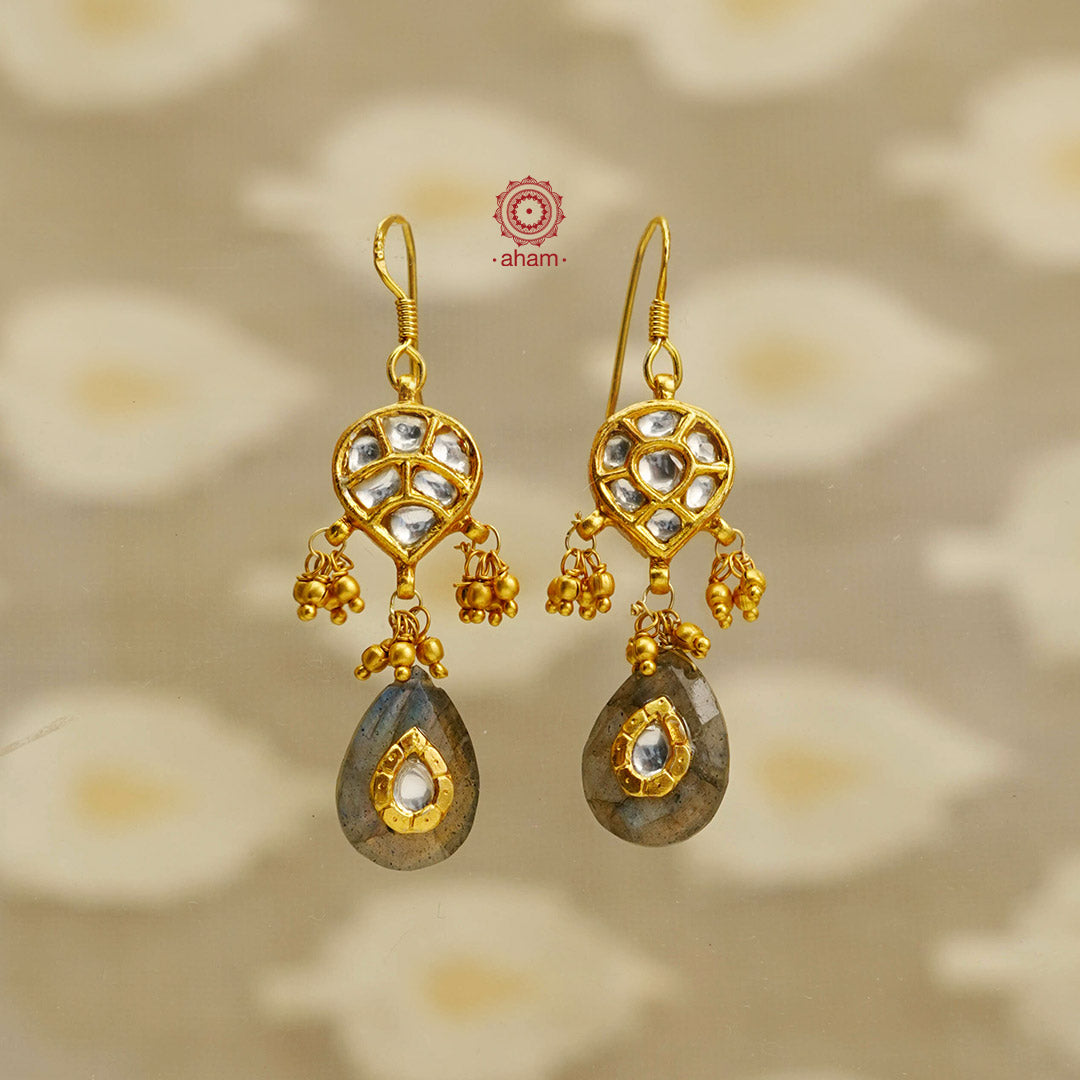 Add a touch of effortless glamour with our Gold Drop Silver Earrings. Crafted with silver and gold polish, these earrings feature little kundan drops that can be paired with any outfit for a stress-free and versatile look. Perfect for any occasion