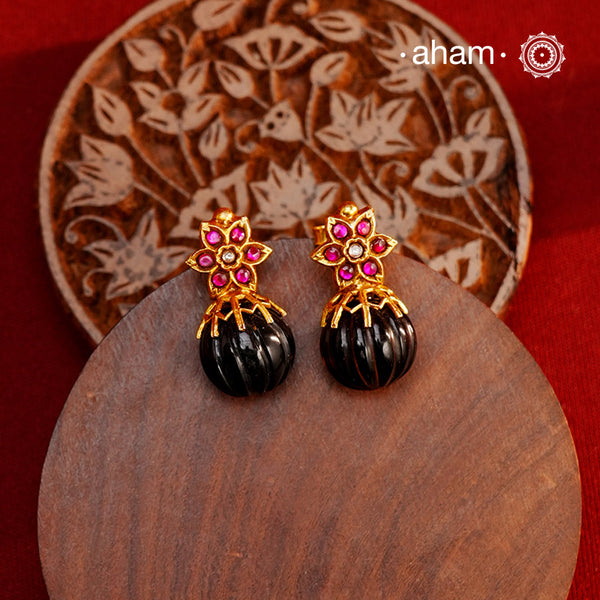 How stunning and versatile are these earrings. Handcrafted in 92.5 sterling silver with gold polish and black onyx drop. Perfect for add a bit of glam to your outfir.