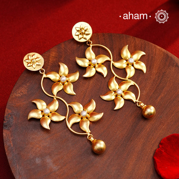 These Gold Polish Silver Earrings are a fun and versatile addition to any jewelry collection. With a light weight and delicate flower design, they can effortlessly be worn to work or for a night out. Crafted in 92.5 silver with a stunning gold polish, these earrings are both elegant and durable. Elevate any outfit with these beautiful earrings.
